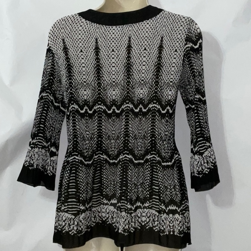 ☀️Nicola, Stretchy Shirt, Size S - Picture 2 of 10